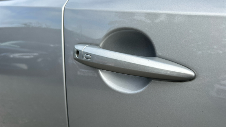 Nissan Qashqai 1.3 DiG-T MH N-Connecta 5dr Petrol Hatchback